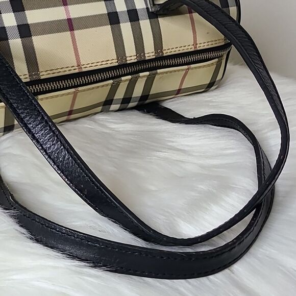 💯 Authentic Burberry  Handbag 🍀 - Picture 13 of 15